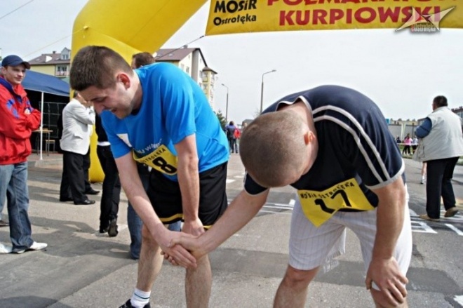 XVI Międzynarodowy Półmaraton Kurpiowski w Ostrołęce - PRZEDBIEGI (09.05.2010) - zdjęcie #18 - eOstroleka.pl